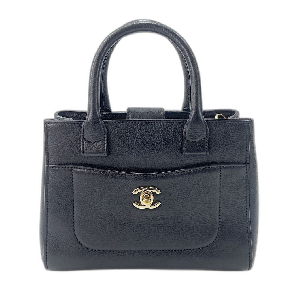 Chanel Handbag Executive Black — view 2
