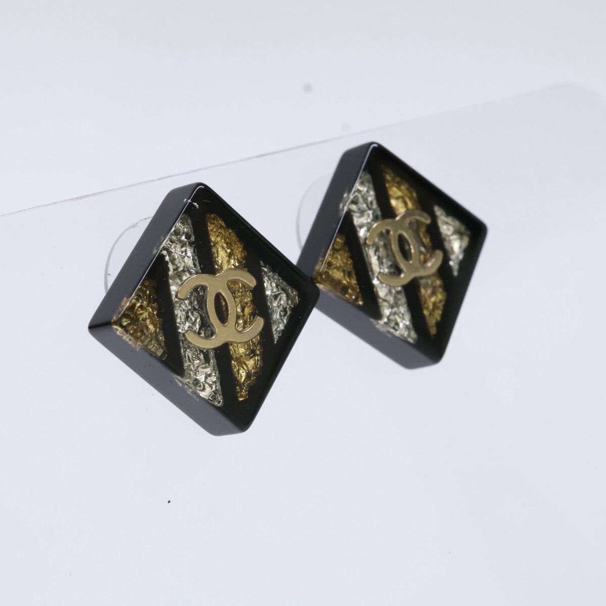 Chanel 16c CC Logo Square Earring — view 2