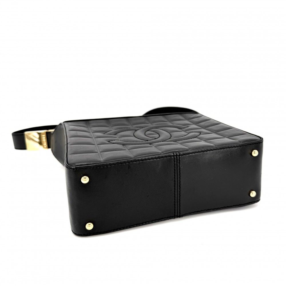 Chanel Shoulder Bag Choedge Coat CC Logo Lambskin Black Gold Vintage — view 3