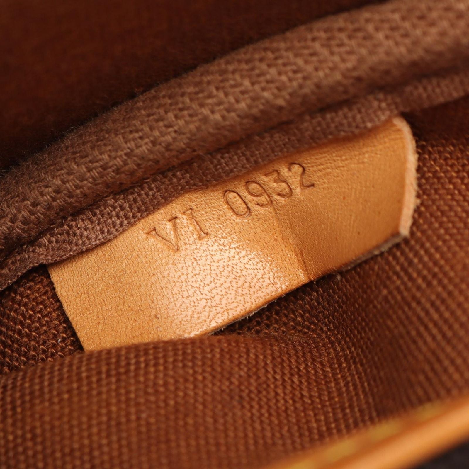 Louis Vuitton Shoulder Bag Saumur 30 Canvas Leather — view 6