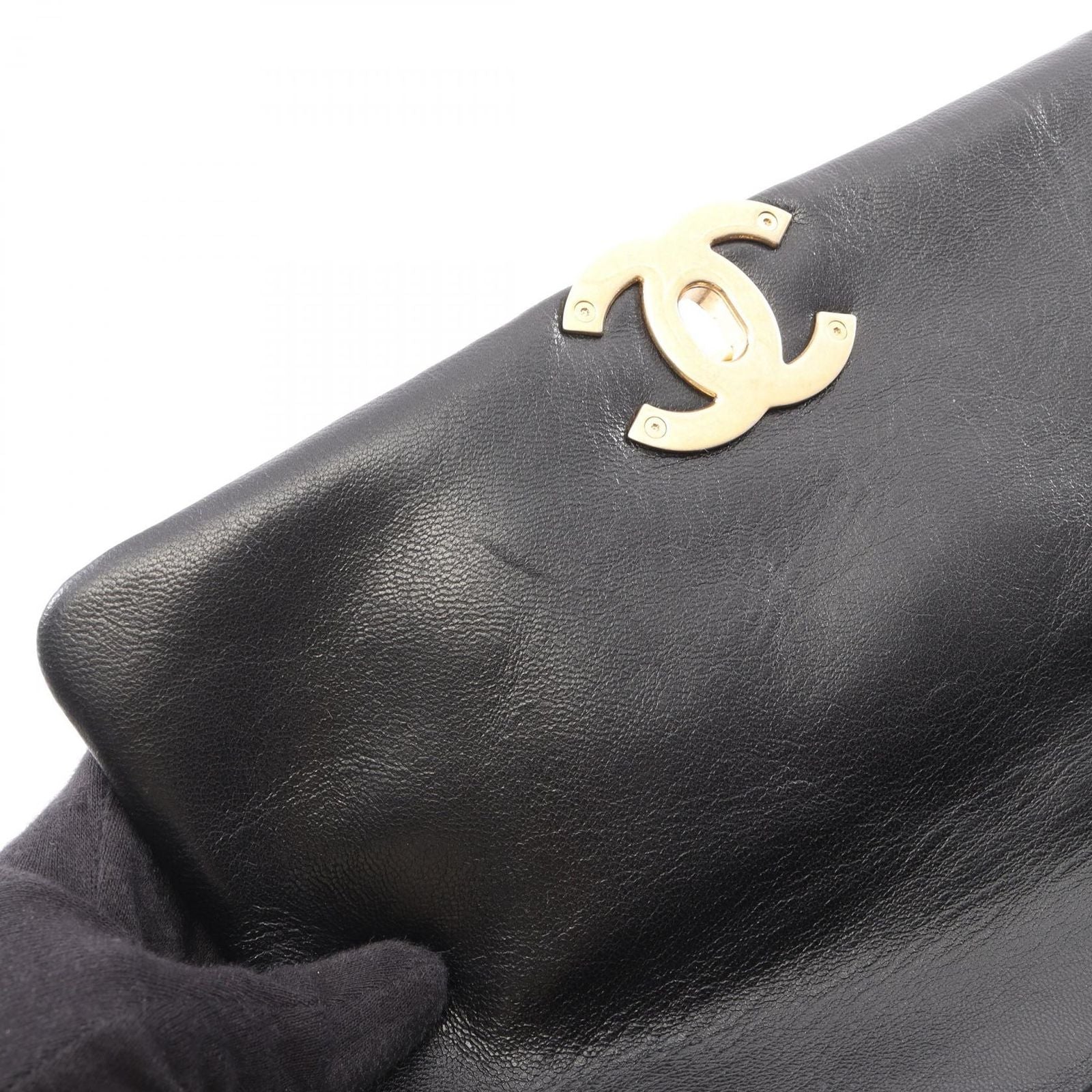 Chanel Shoulder Bag 19 Dizeneuf Quilted 2-Way Black Lambskin 19 Chain — view 7
