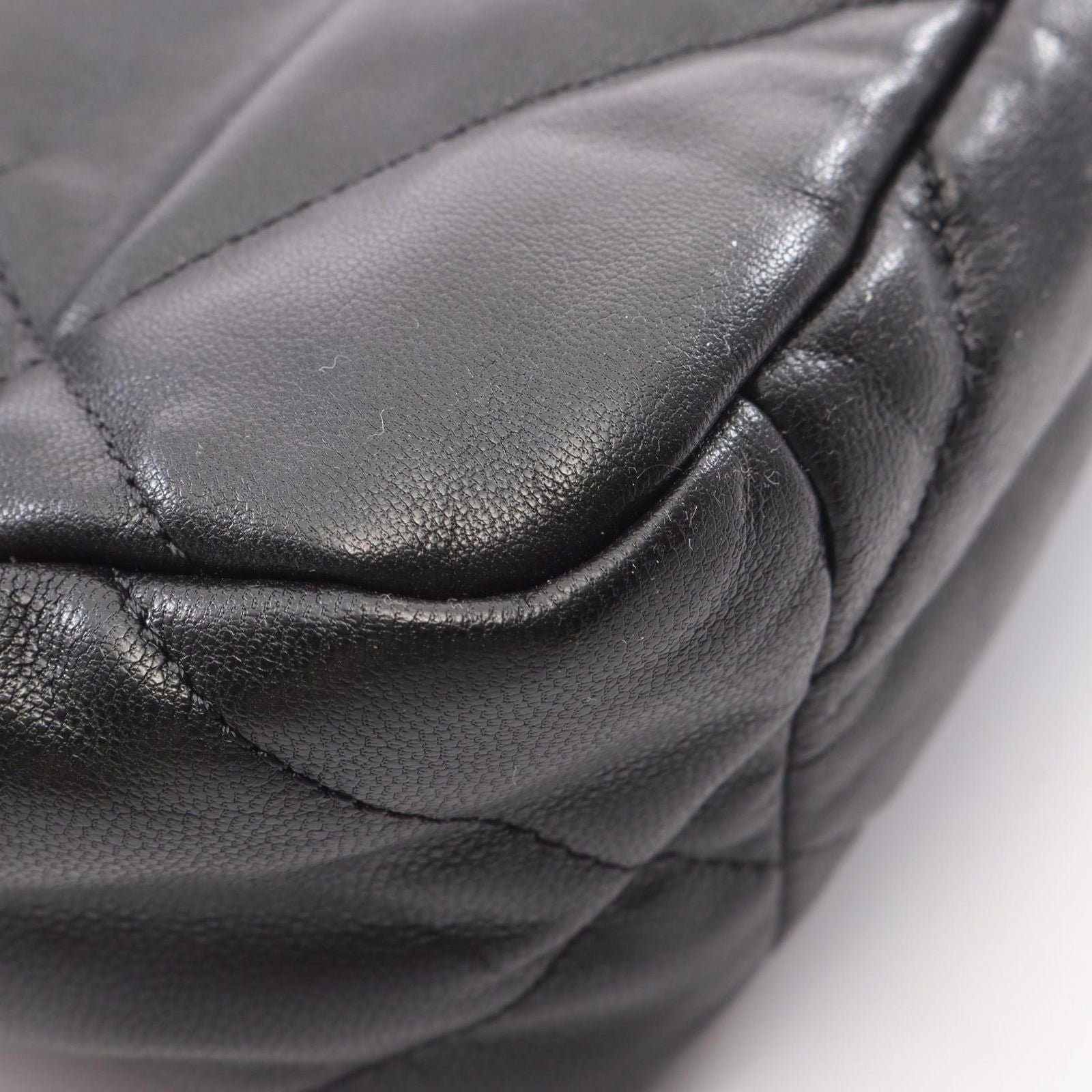 Chanel Shoulder Bag 19 Dizeneuf Quilted 2-Way Black Lambskin 19 Chain — view 6