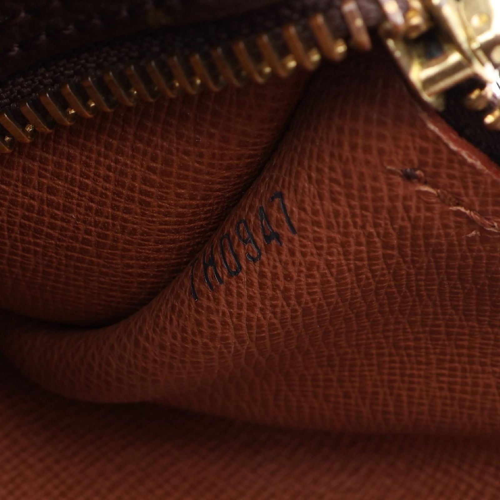 Louis Vuitton Papillon 30 Vintage Handbag — view 5