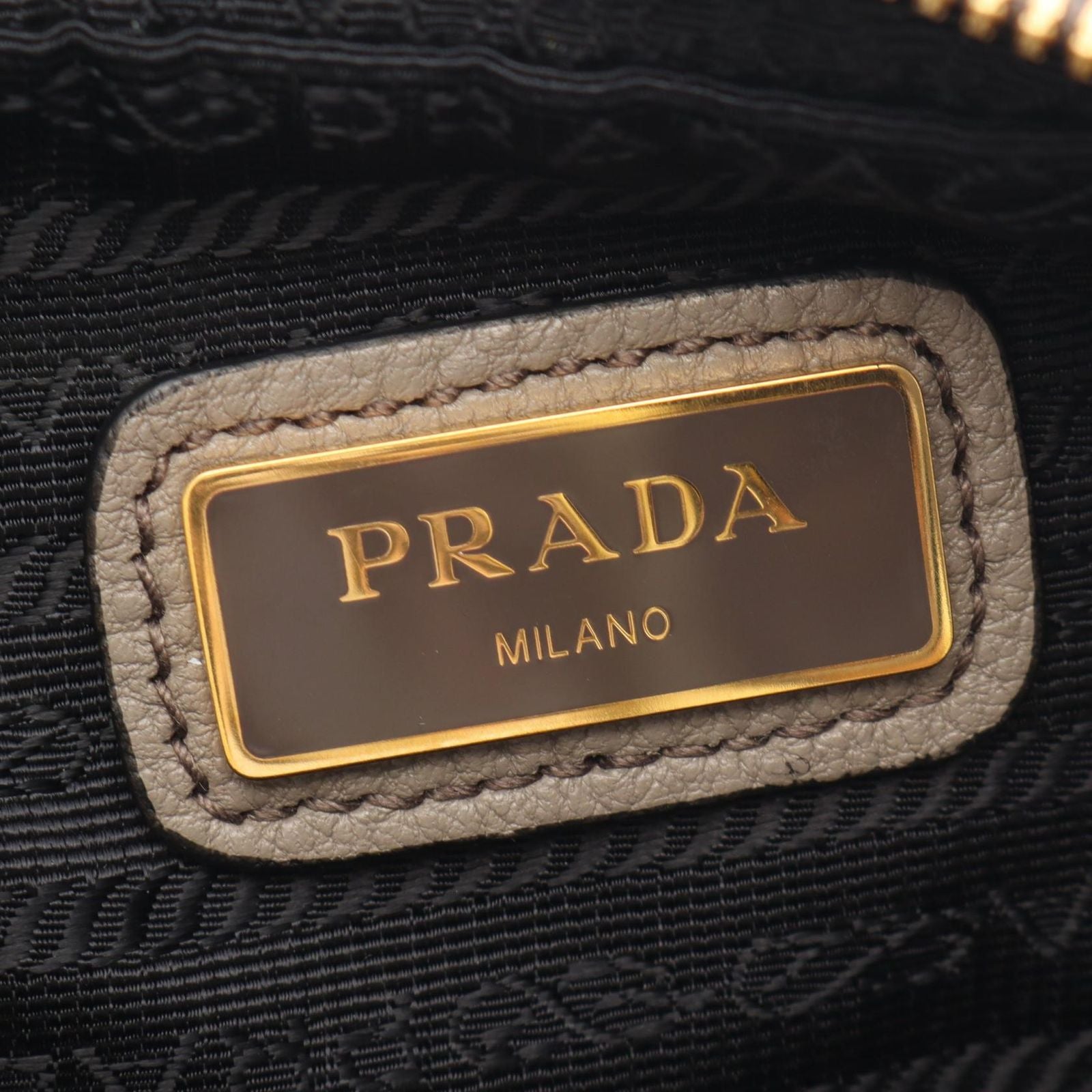 Prada Shoulder Bag Vitello Phenix Gray Leather Metal Logo — view 4