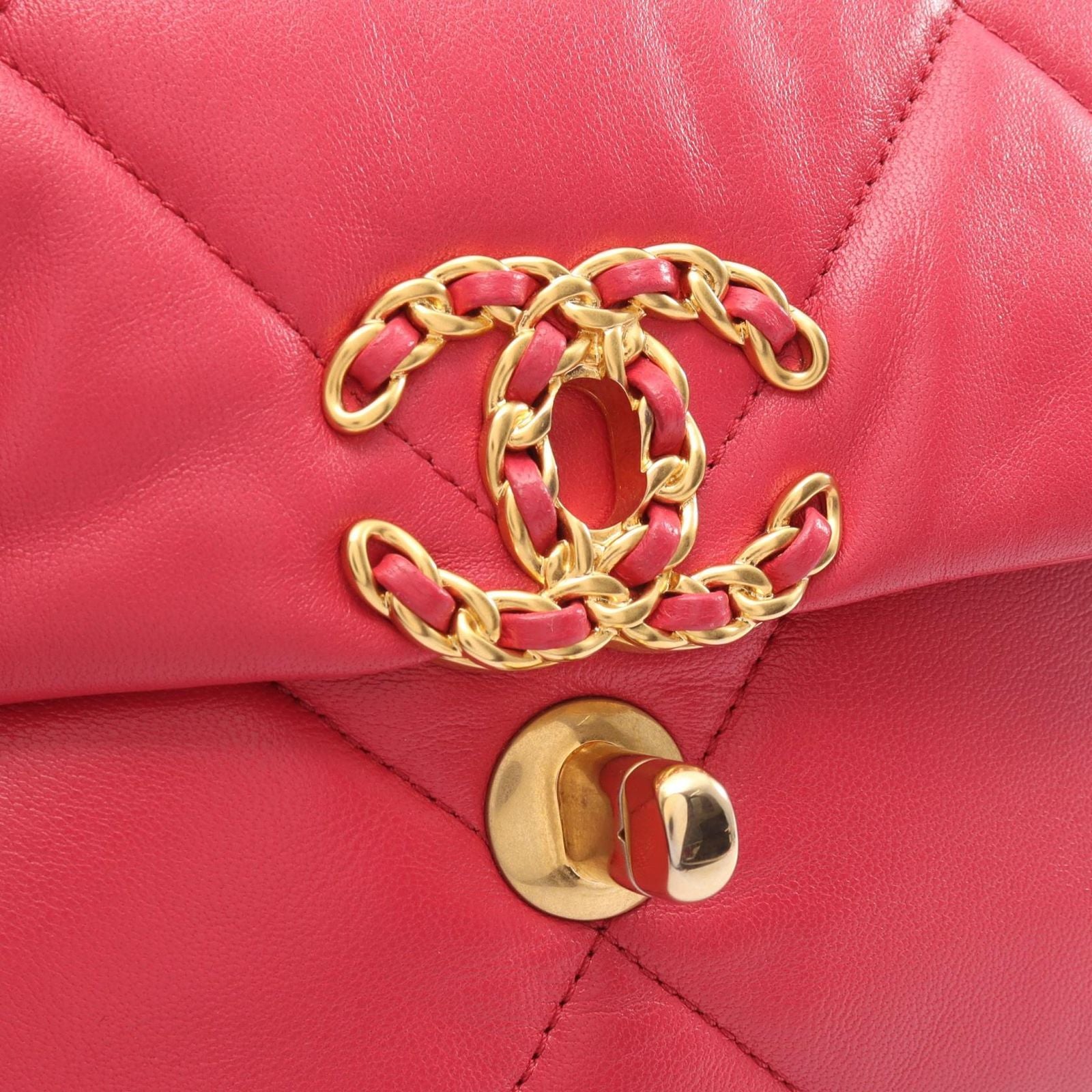 Chanel Shoulder Bag 19 Dizeneuf Quilted 2-Way Pink Lambskin 19 Chain — view 8