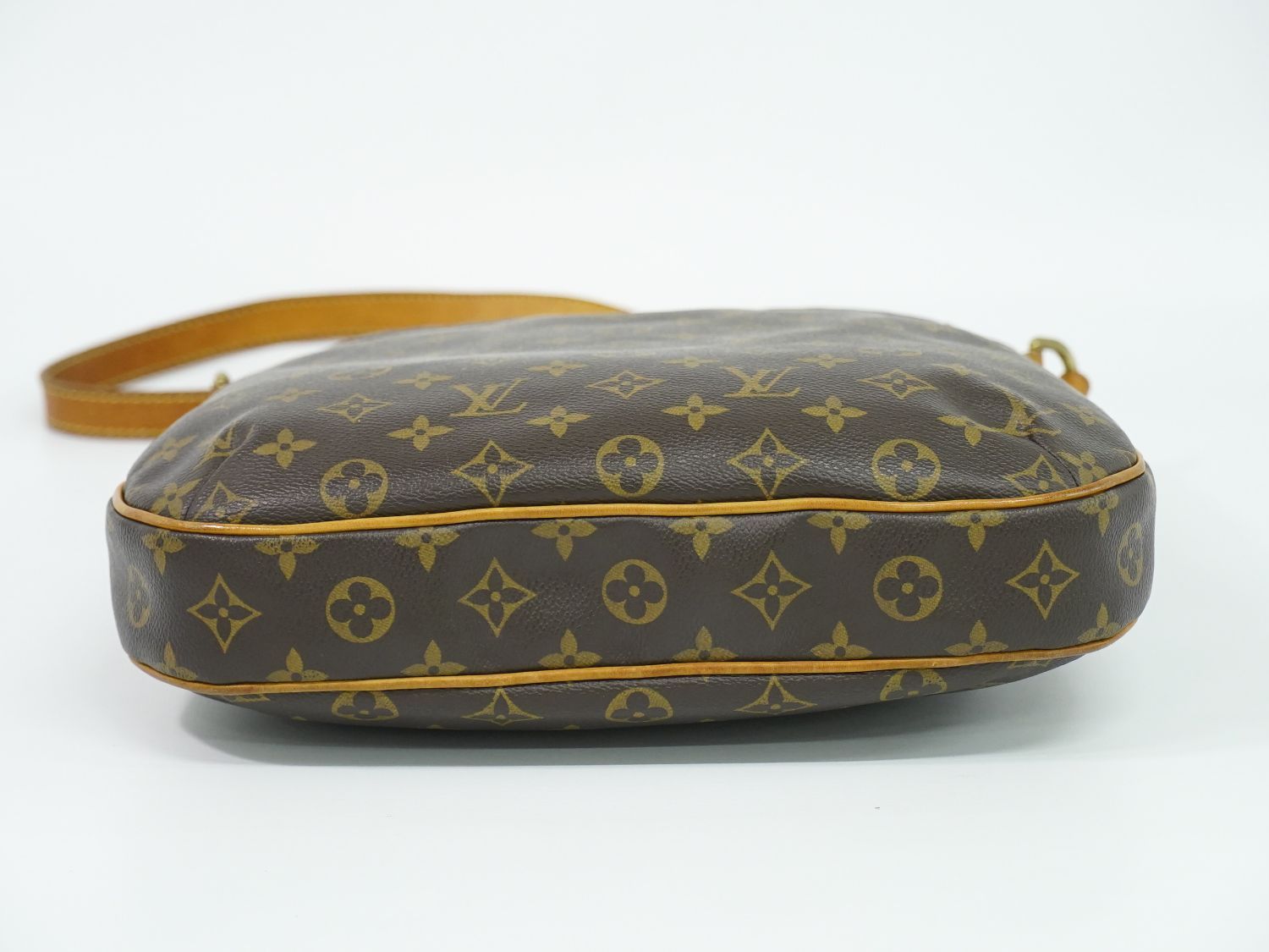 Louis Vuitton LV Odeon MM Monogram Shoulder Bag Pochette Brown Vintage — view 3