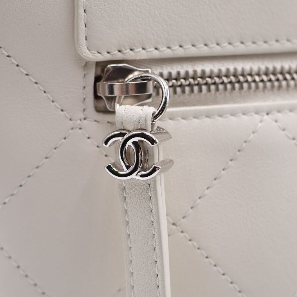 Chanel Quilted CC Logo Leather Bucket Bag 2-Way White 27 — view 7