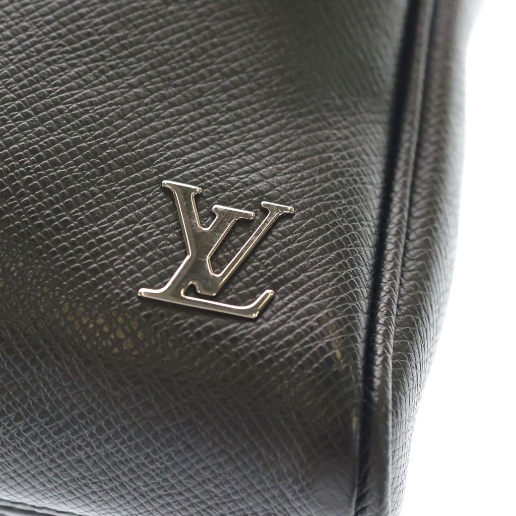 Louis Vuitton Taiga Alex Messenger Shoulder Bag Black Leather Silver — view 6