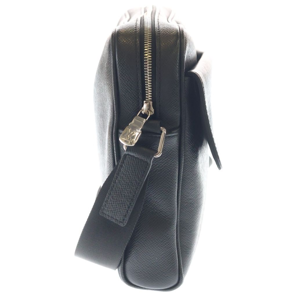 Louis Vuitton Taiga Alex Messenger Shoulder Bag Black Leather Silver — view 3
