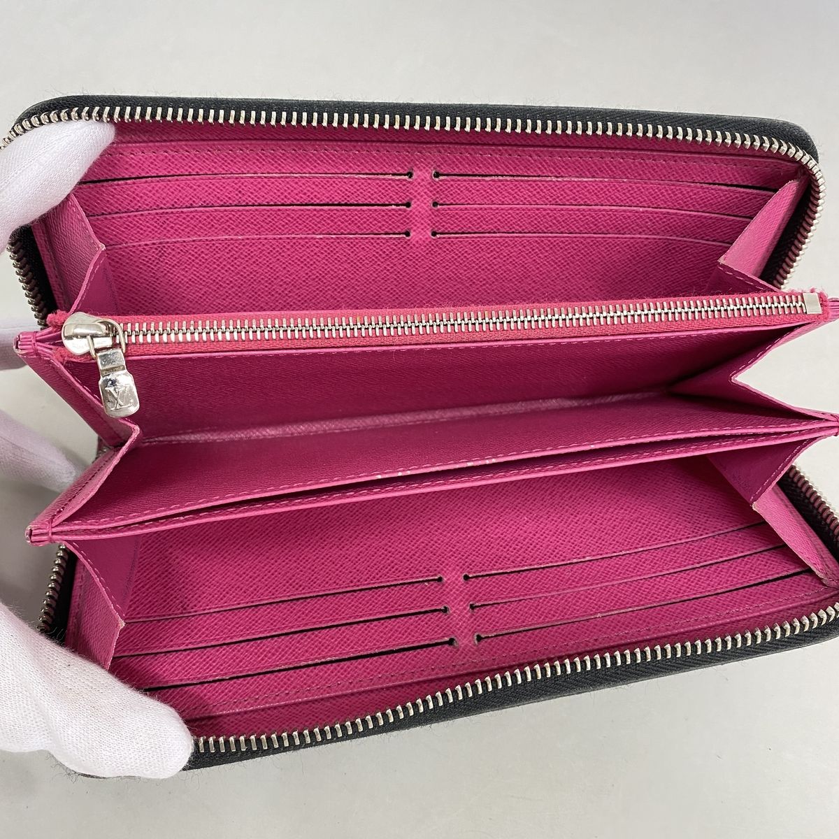 Louis Vuitton Wallet Epi Zippy Noir Hot Pink — view 3