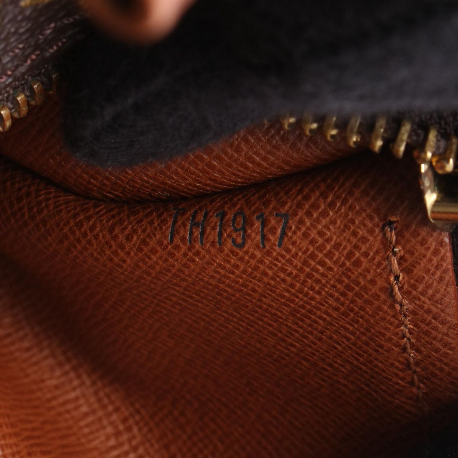 Louis Vuitton Papillon 30 Monogram Vintage Handbag — view 5