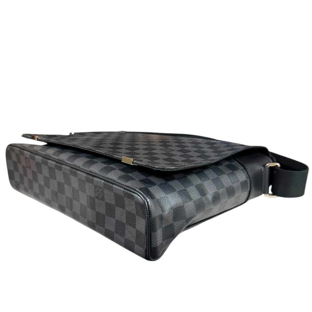 Louis Vuitton District MM NM Damier Graphite Shoulder Bag Canvas Black Vintage — view 5