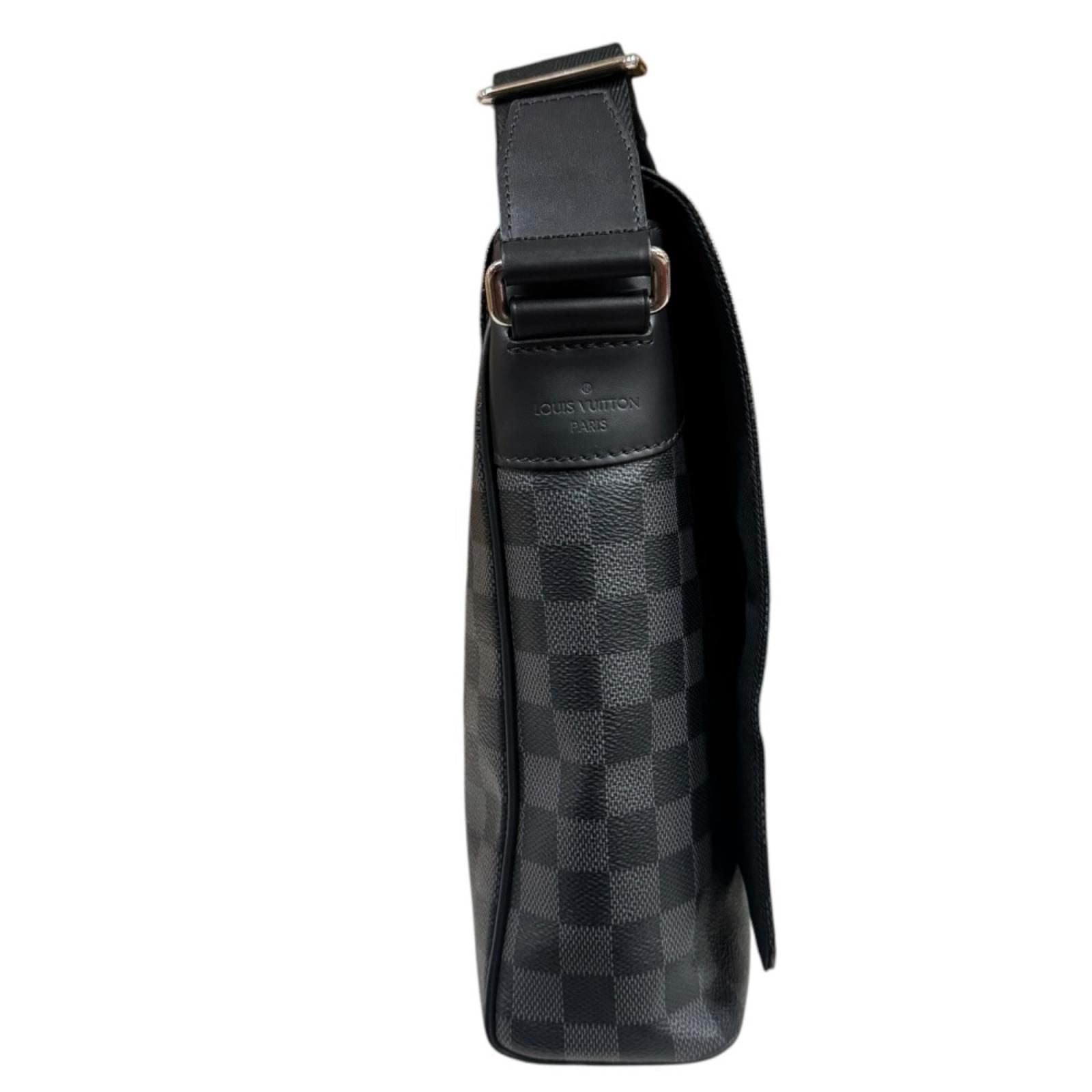 Louis Vuitton District MM NM Damier Graphite Shoulder Bag Canvas Black Vintage — view 4