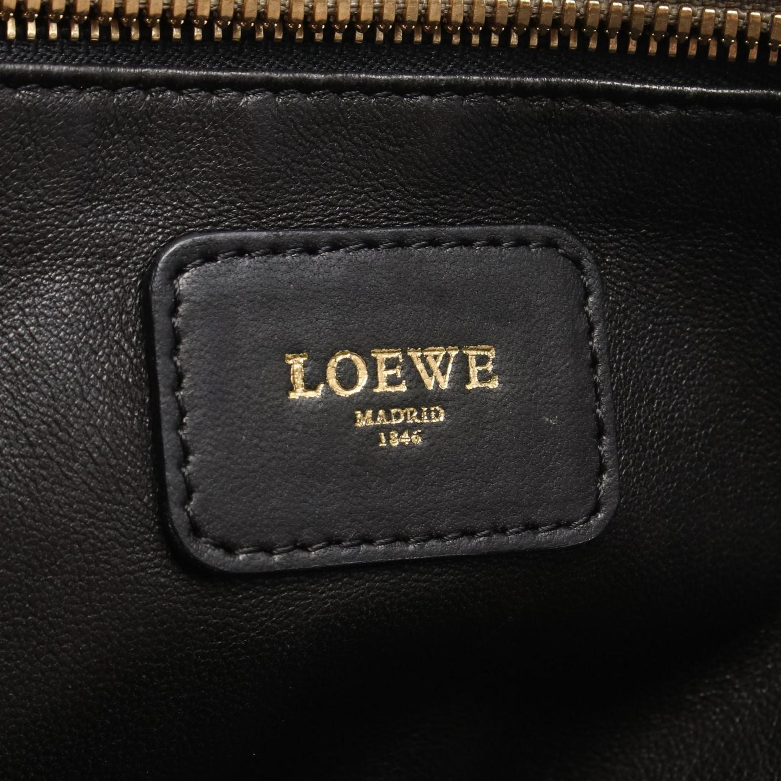 Loewe Amazona 36 Metallic Blanc Leather Handbag — view 4