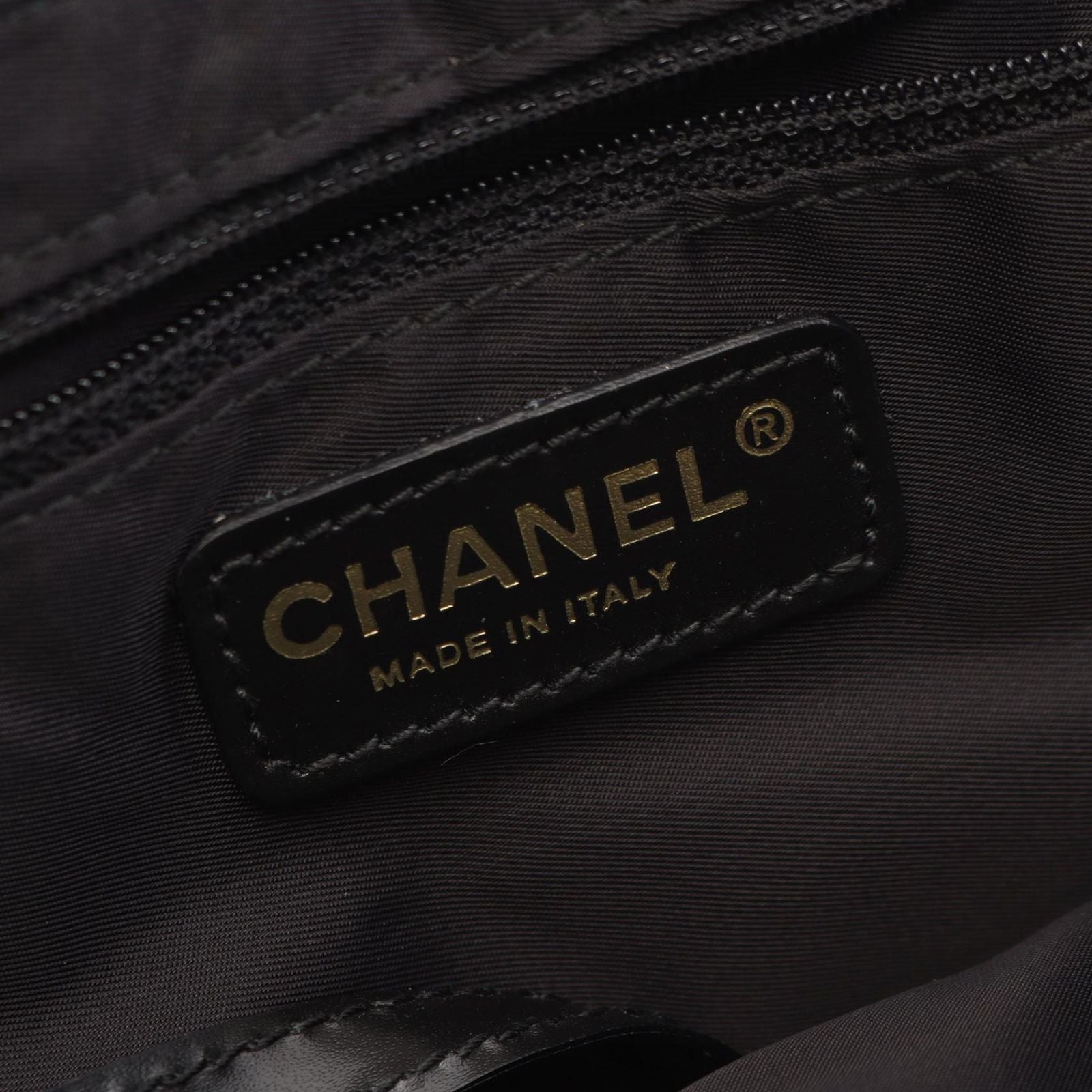 Chanel Tote Bag New Travel Line MM Black Leather New MM — view 4