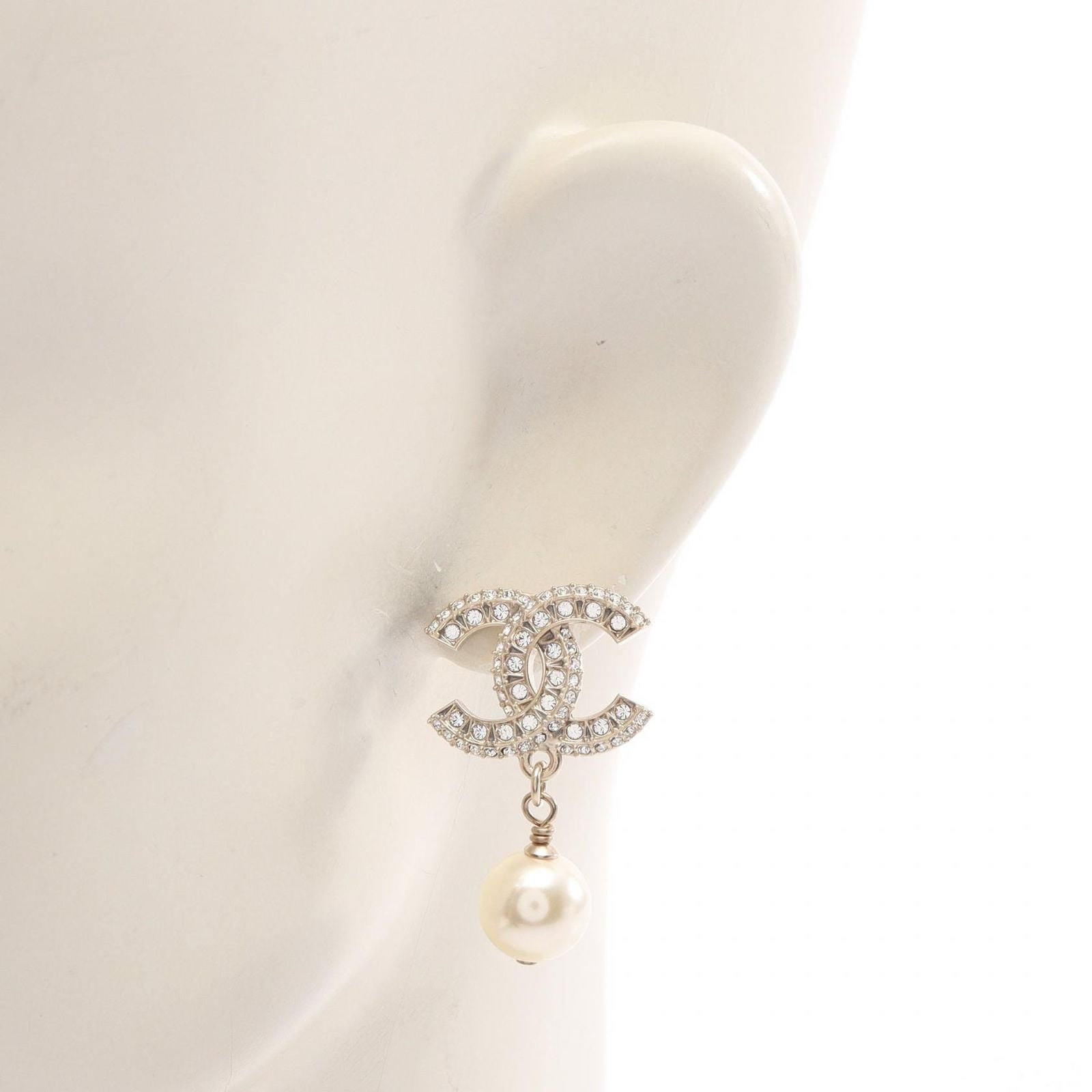 Chanel Earrings CC Logo — view 4