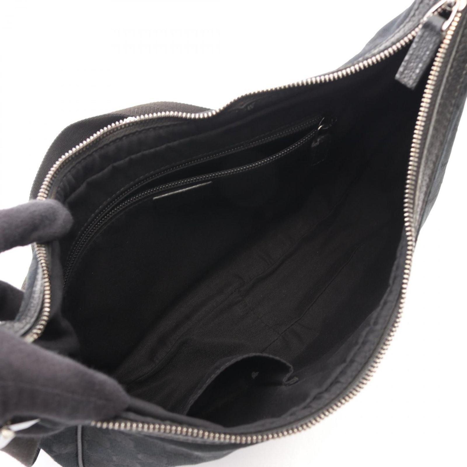 Gucci Shoulder Bag GG Canvas Black — view 3