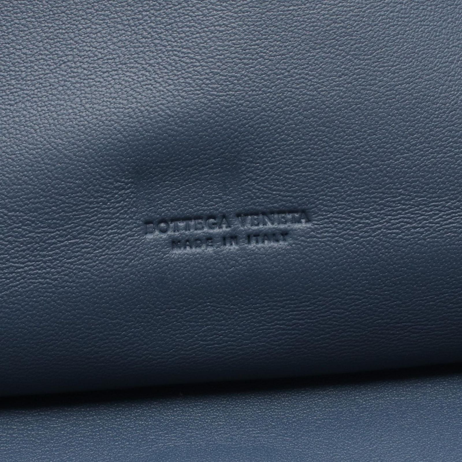 Bottega Veneta Clutch Micro Macro Blue Black Lambskin — view 5