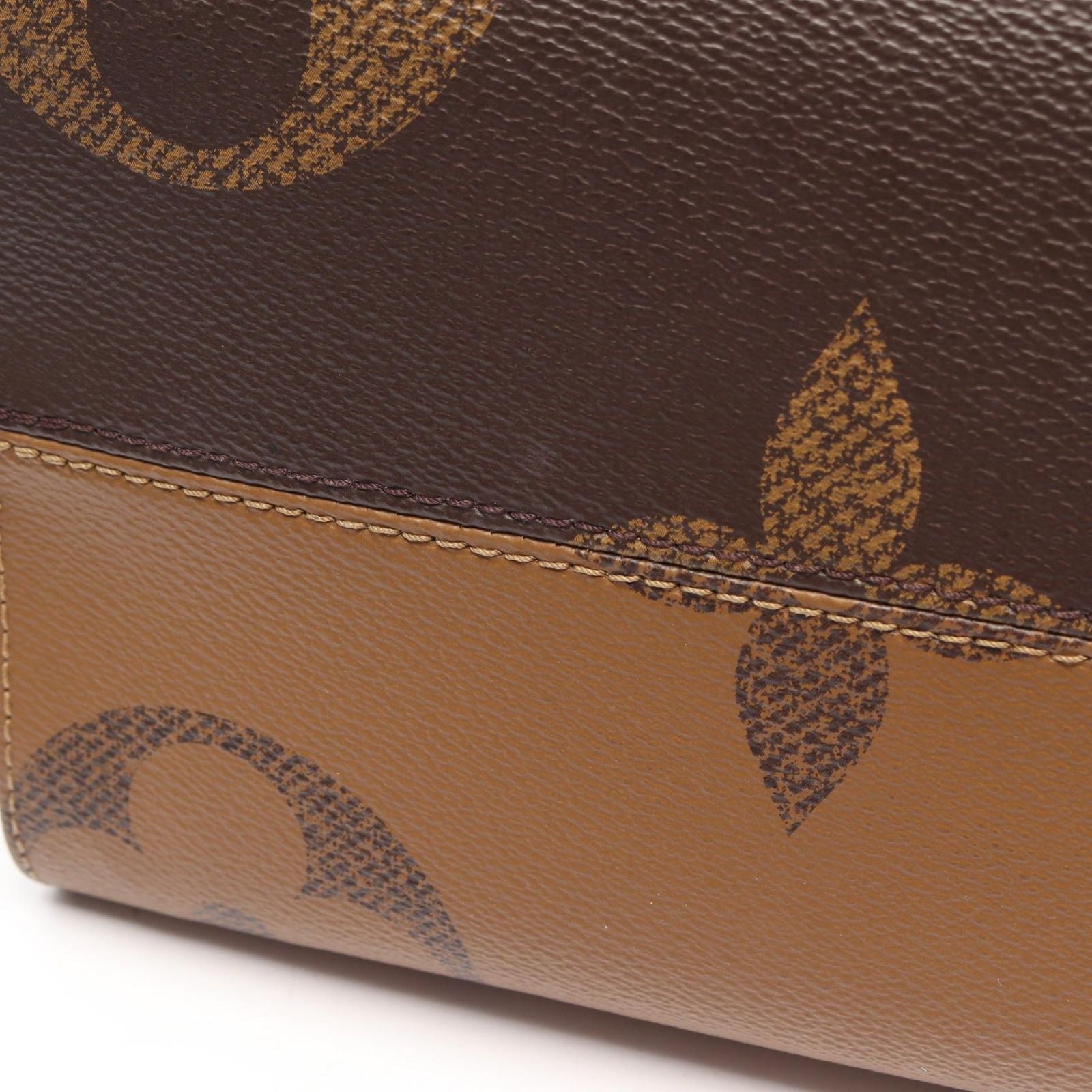Louis Vuitton Tote Bag On The Go MM Monogram Giant Reverse Canvas Leather — view 6