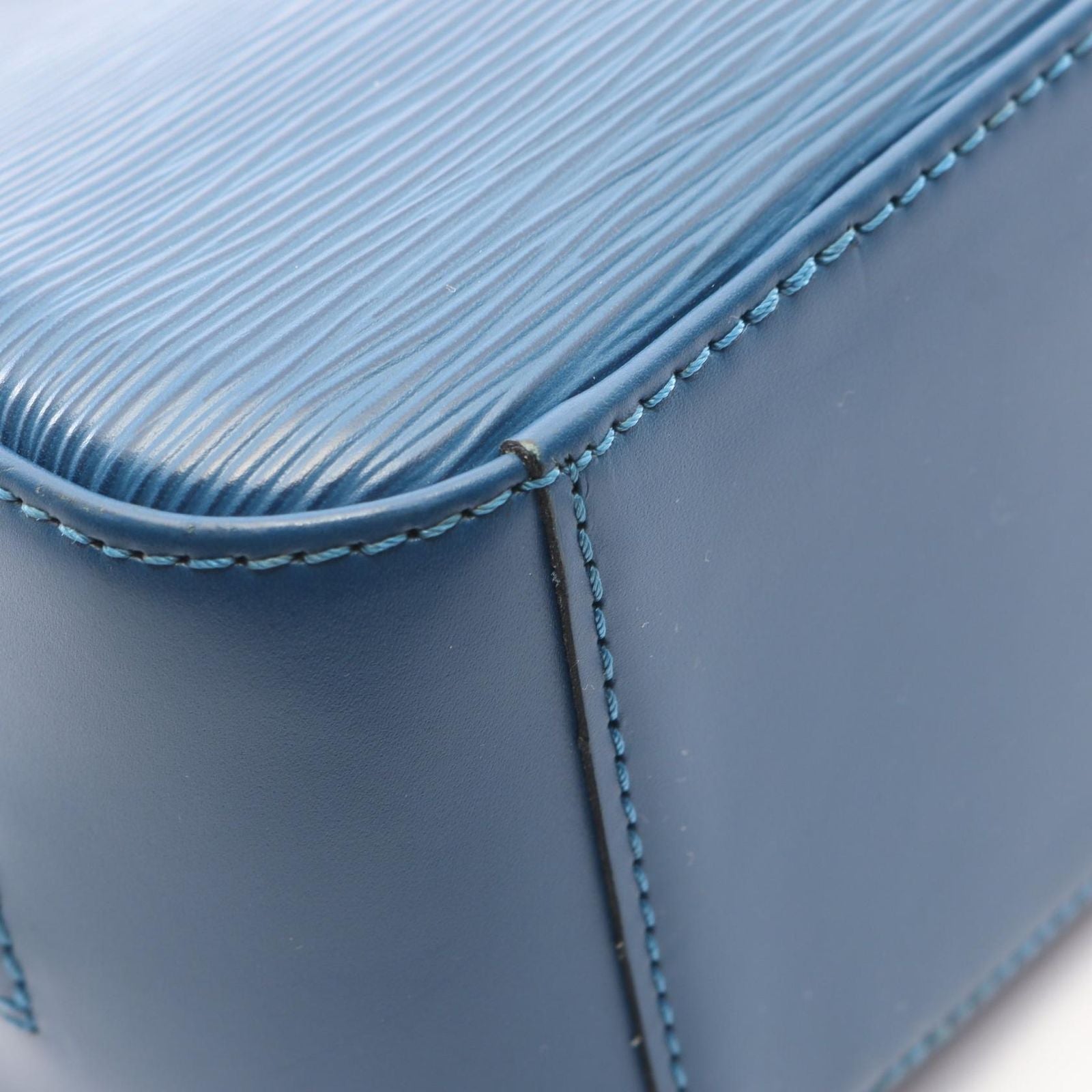 Louis Vuitton Jasmine Epi Miltille Leather Handbag — view 8
