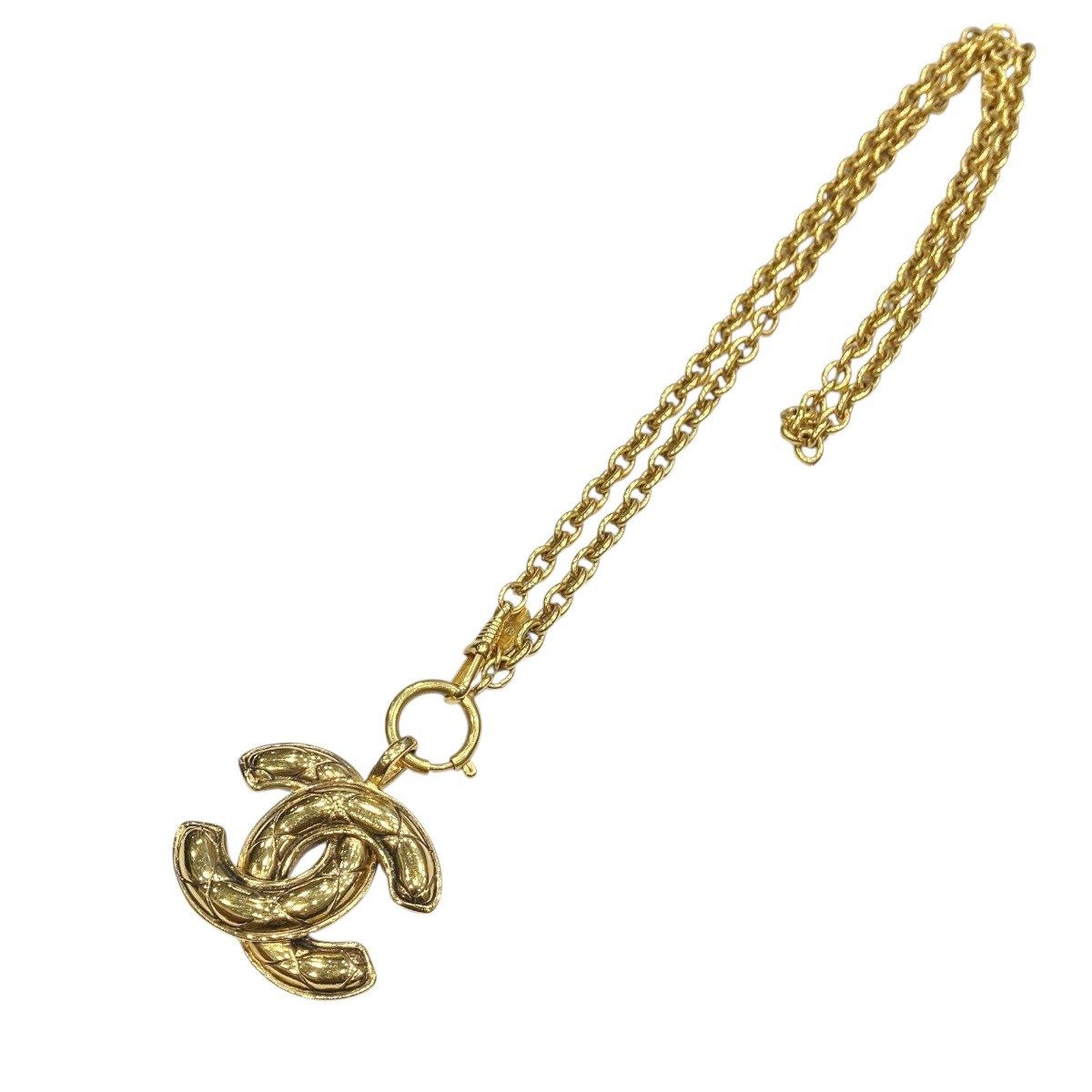 Chanel Quilted Necklace a Creasing Sally 72 — view 3
