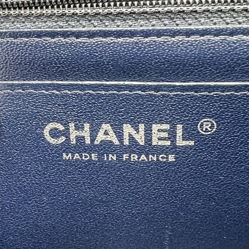 Chanel Shoulder Bag Mini Quilted Turnlock Single Chain Flap Crossbody CC Logo — view 5