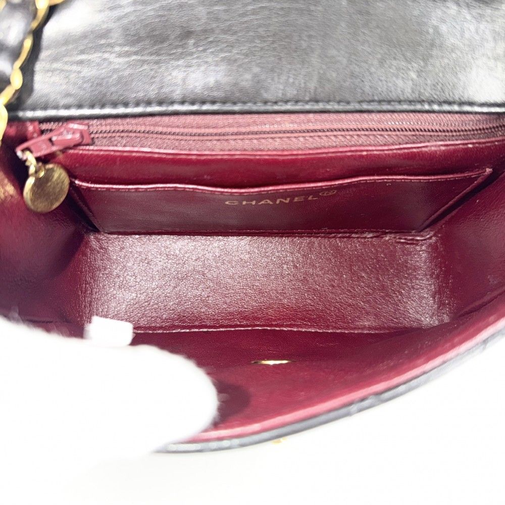 Chanel Shoulder Bag Mini Quilted Chain Turnlock Crossbody Mini Vintage CC Logo — view 4