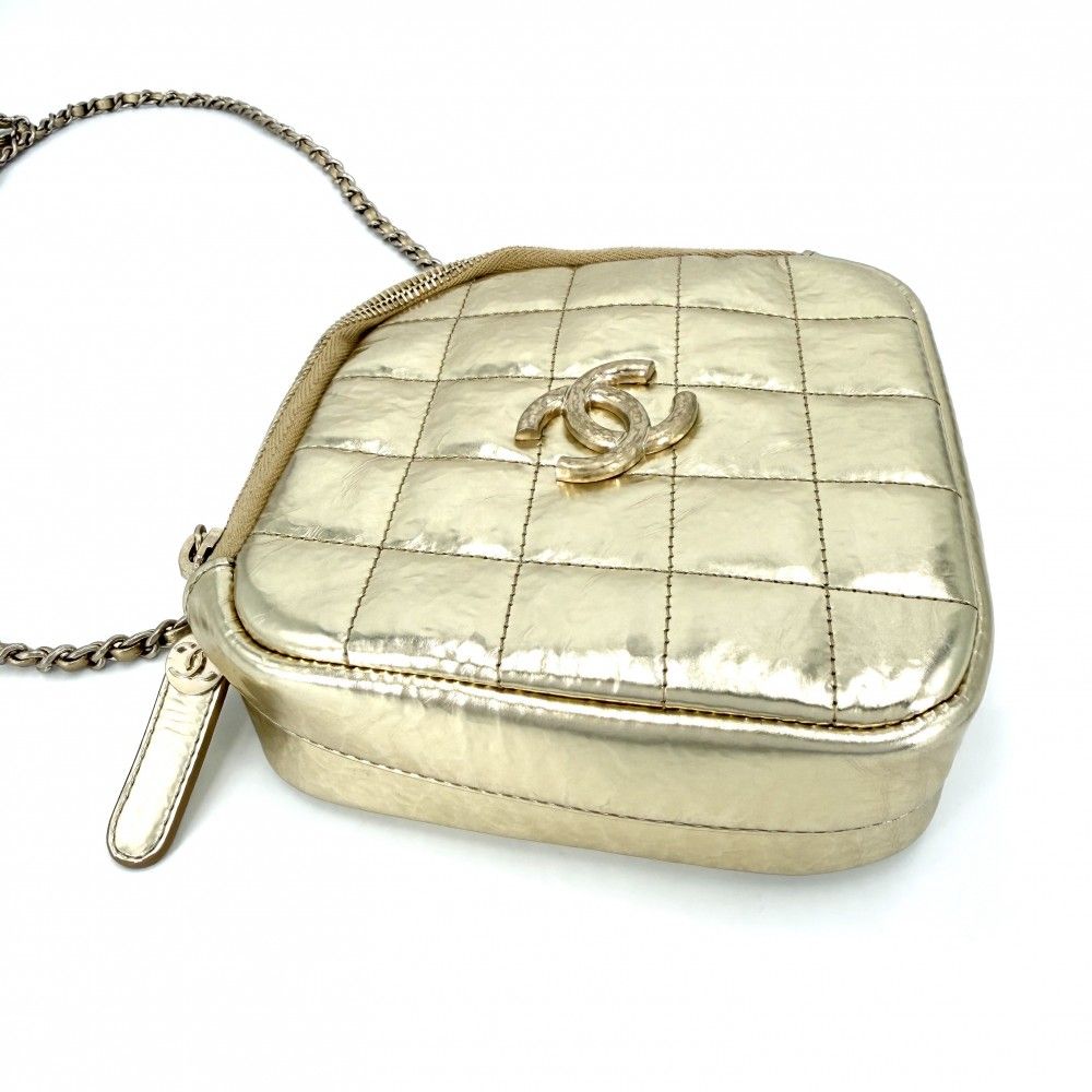 Chanel Shoulder Bag Crossbody Metallic Quilted Chain CC Logo Leather Gold — view 3