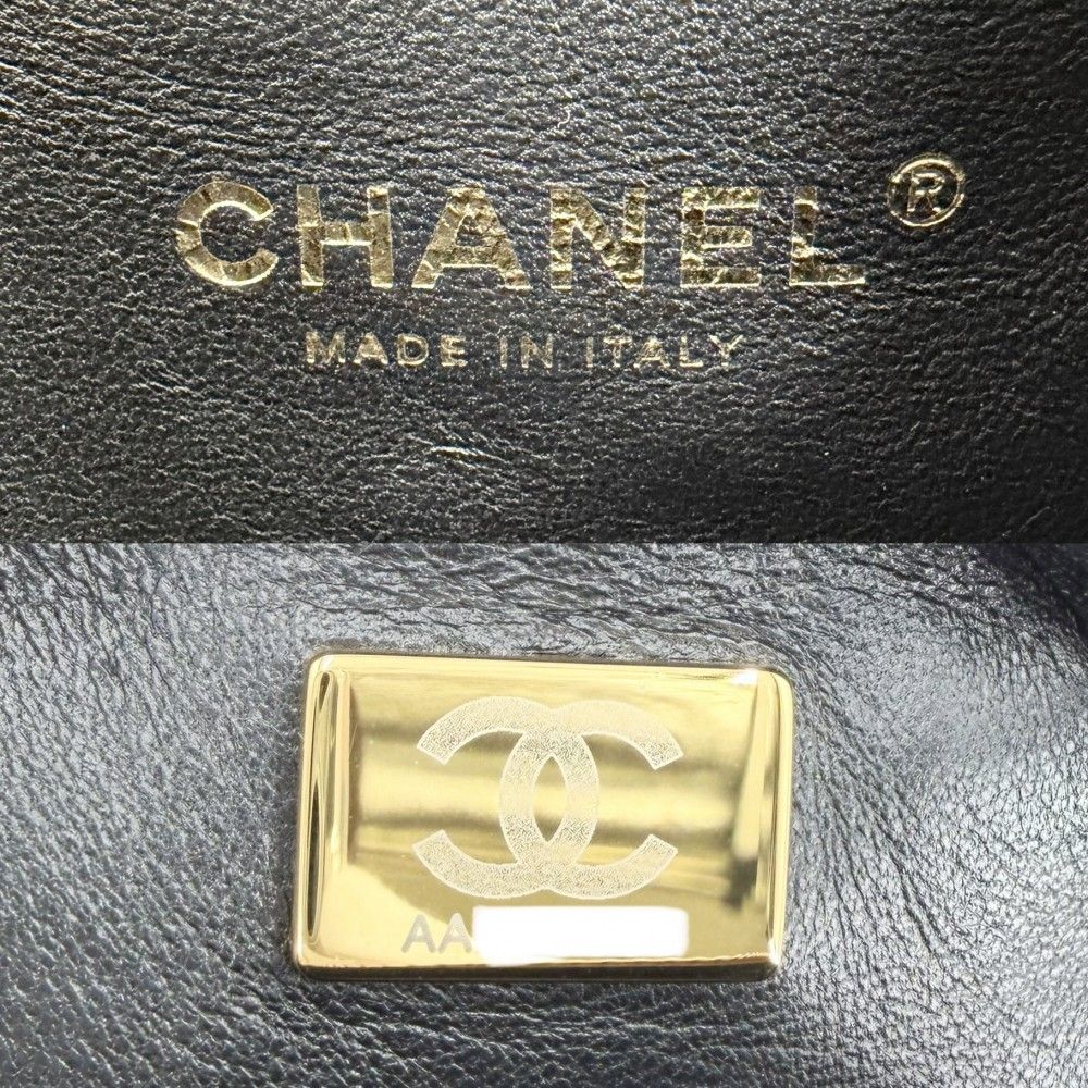 Chanel Shoulder Bag Crossbody Metallic Quilted Chain CC Logo Leather Gold — view 4