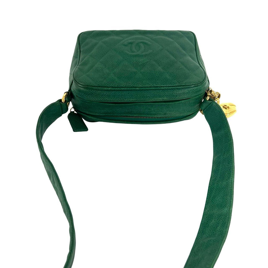 Chanel Card with Vintage Quilted CC Logo Caviar Leather Shoulder Bag Green — view 4