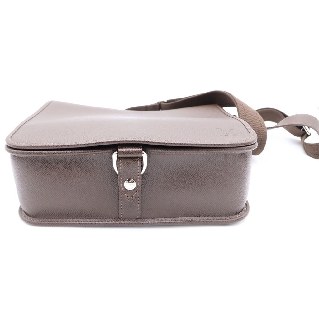 Louis Vuitton Taiga Victor Shoulder Bag Brown Leather Silver — view 4