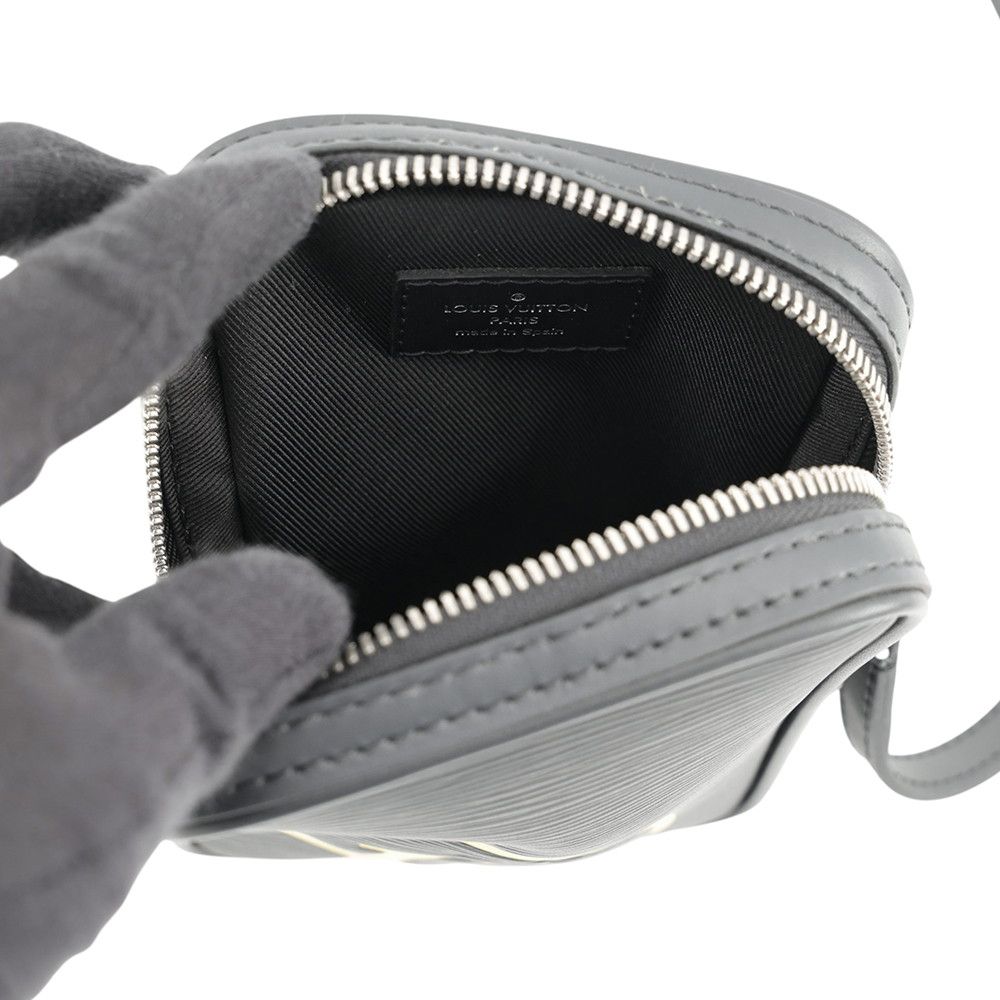 Louis Vuitton Shoulder Bag Epi Danube PM LV Circle Black — view 5