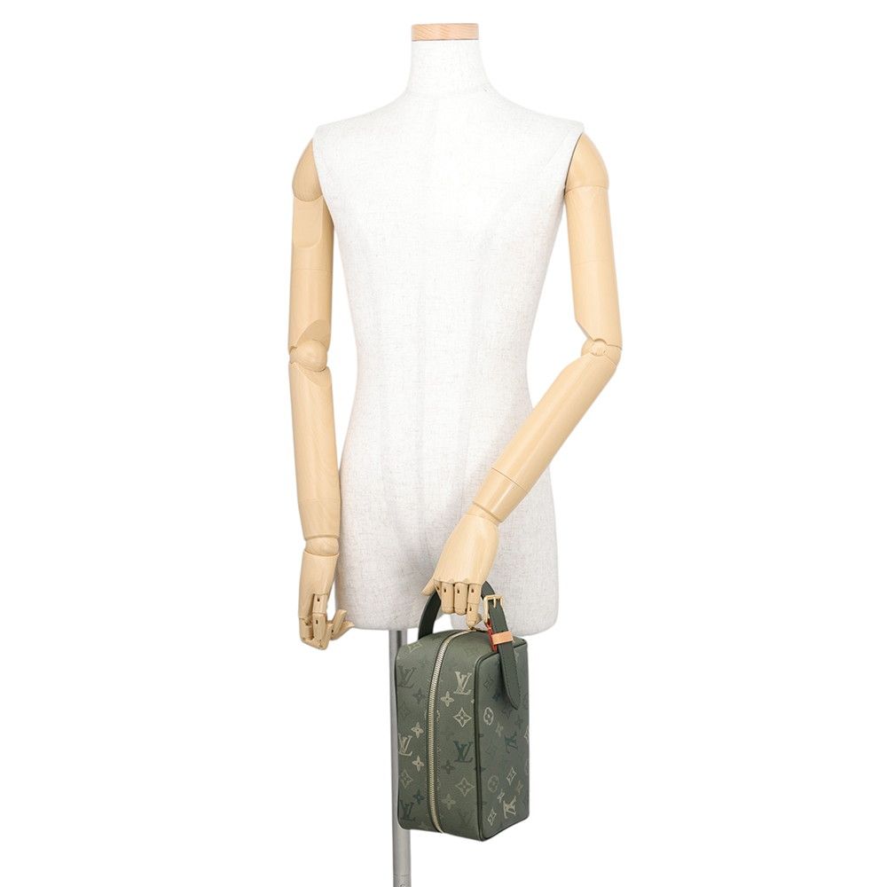 Louis Vuitton Clutch Monogram Surplus Dopp Kit Pouch Handbag Second — view 4