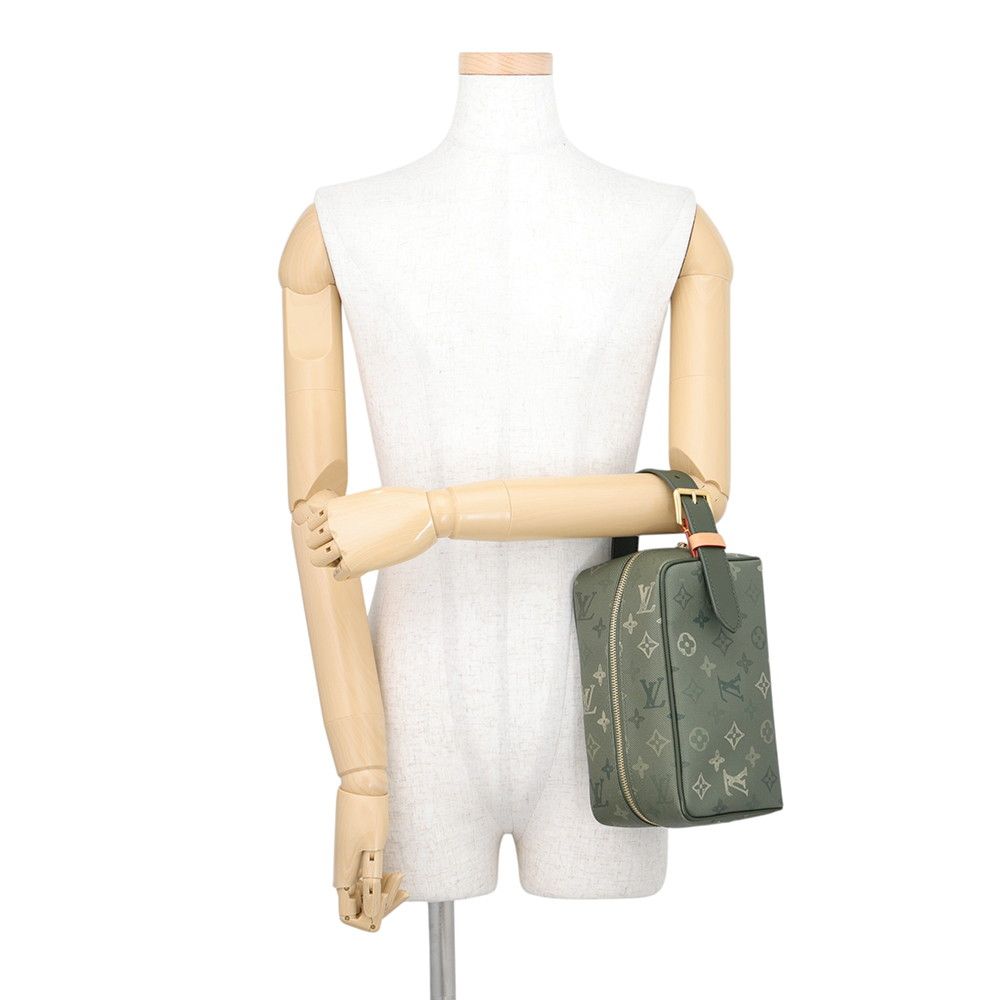 Louis Vuitton Clutch Monogram Surplus Dopp Kit Pouch Handbag Second — view 5