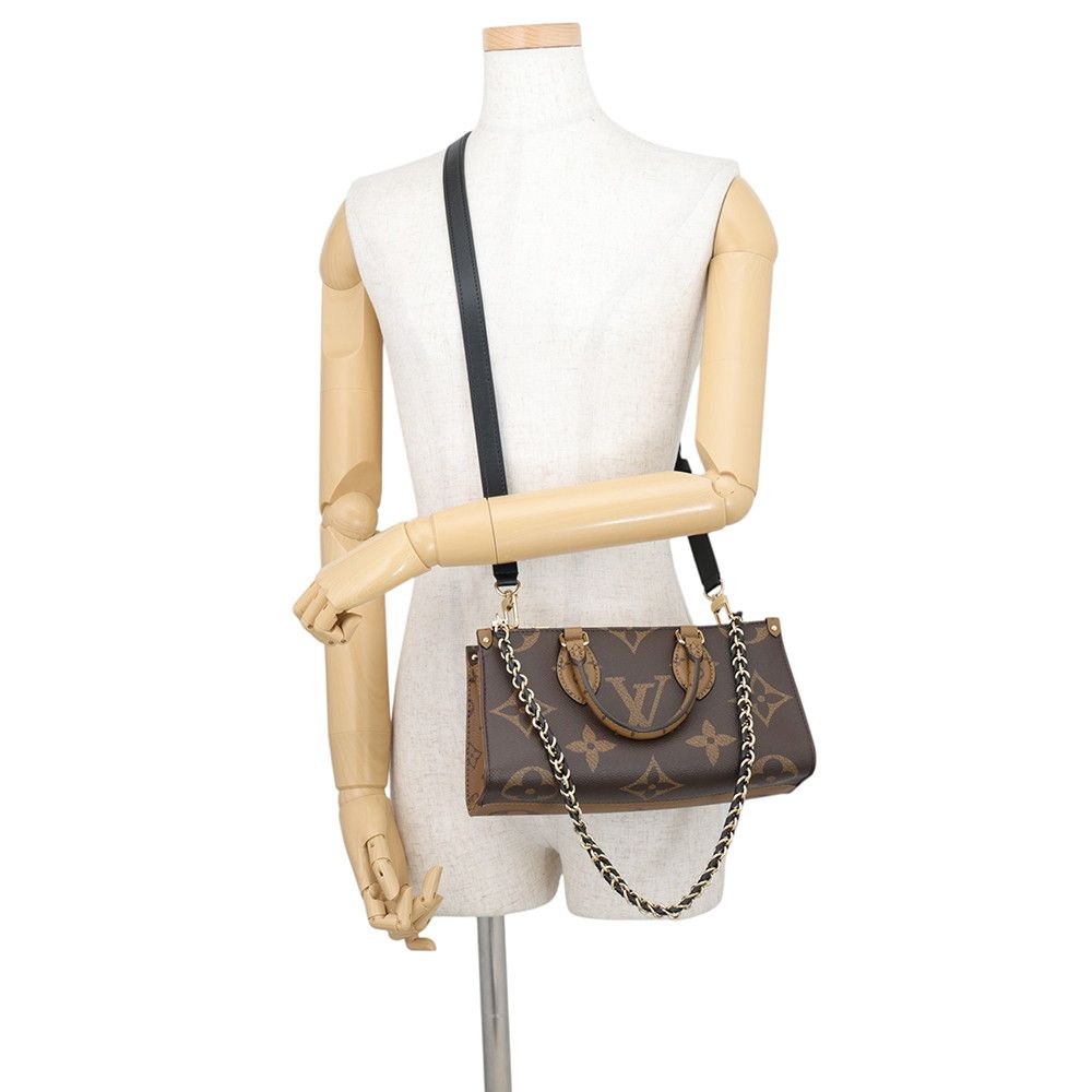 Louis Vuitton Monogram Reverse Giant On The Go East West Chain Tote Bag — view 6