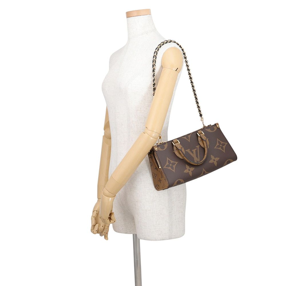 Louis Vuitton Monogram Reverse Giant On The Go East West Chain Tote Bag — view 5