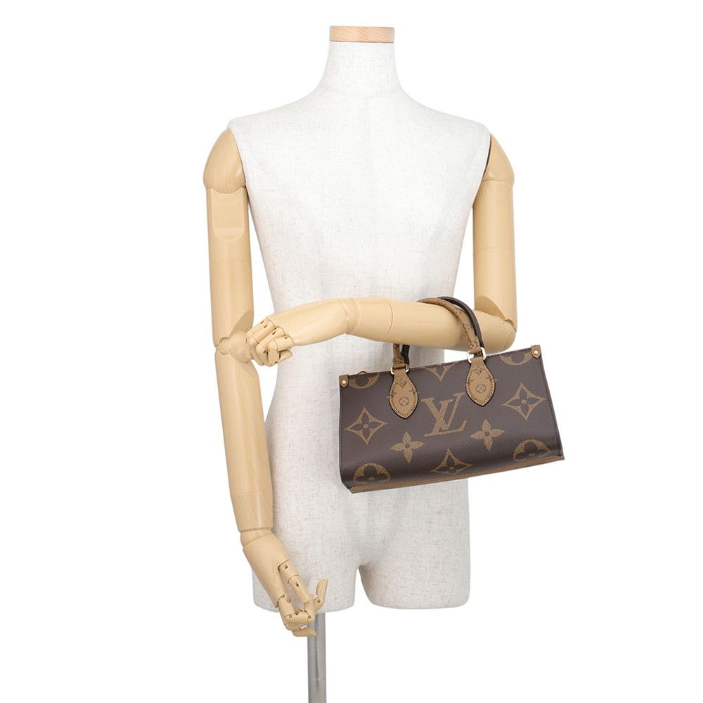Louis Vuitton Monogram Reverse Giant On The Go East West Chain Tote Bag — view 4