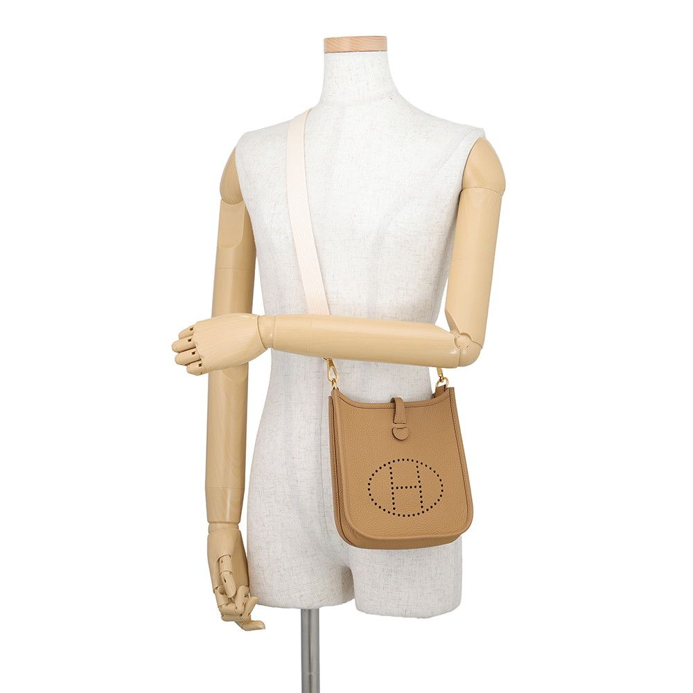 Hermes Shoulder Bag Evelyne TPM 85 Amazon Biscuit Nata Gold Taurillon Clemence — view 4