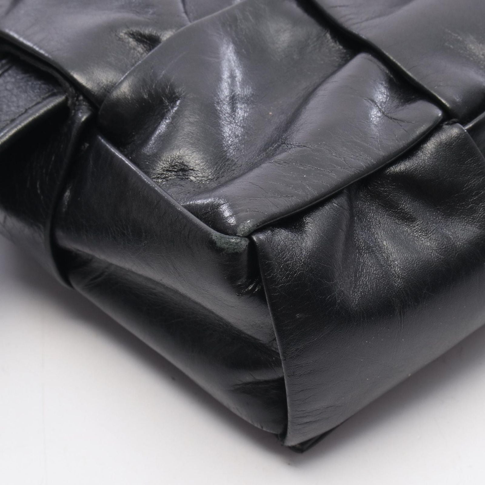 Bottega Veneta Waist Bag Cassette Maxi Intrecciato Black Leather — view 5