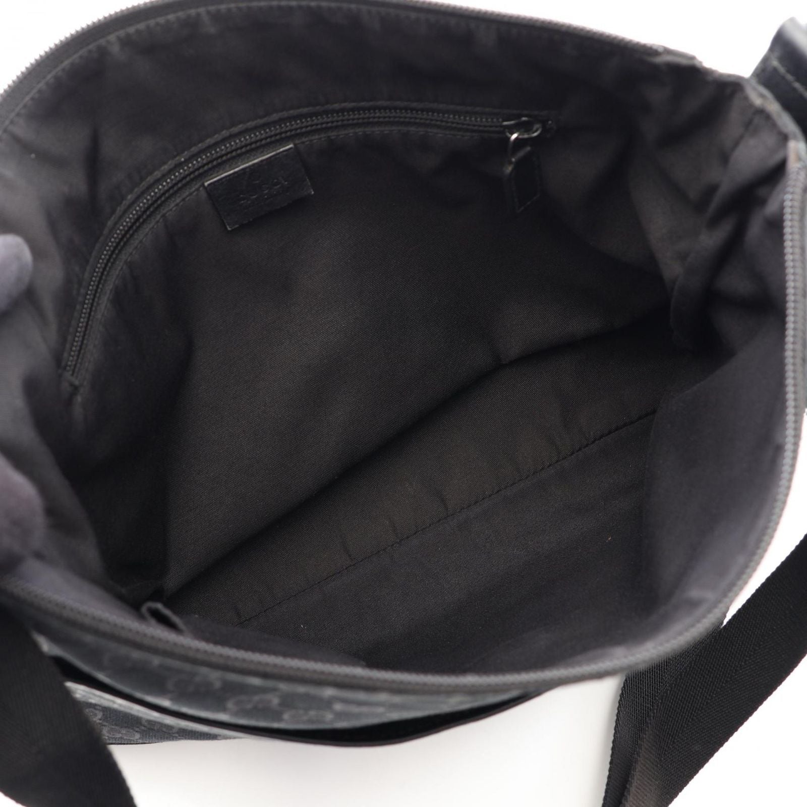 Gucci Shoulder Bag GG Canvas Black — view 3