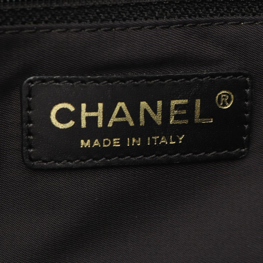 Chanel Tote Bag New Travel Line MM Black Leather MM — view 4