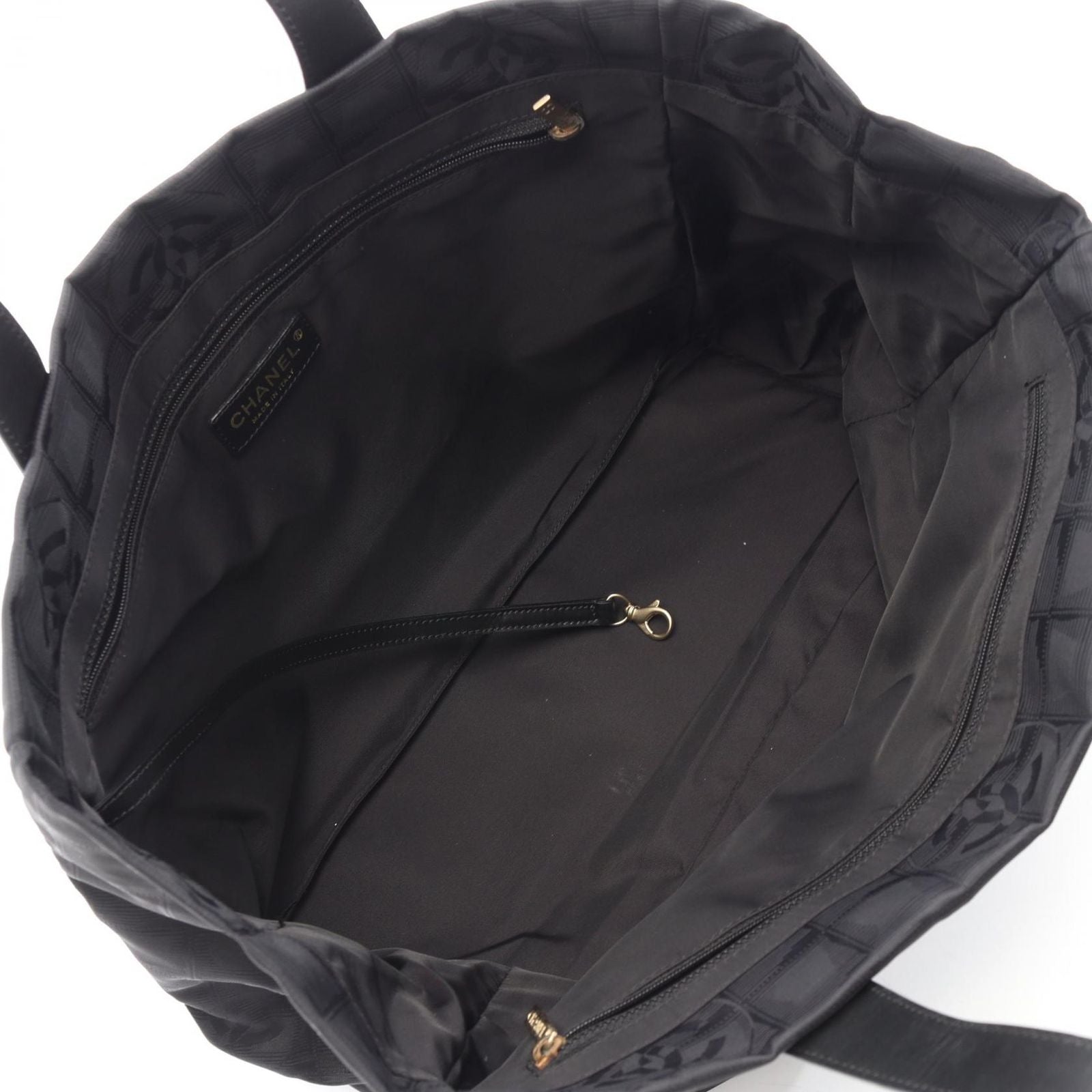 Chanel Tote Bag New Travel Line MM Black Leather MM — view 3
