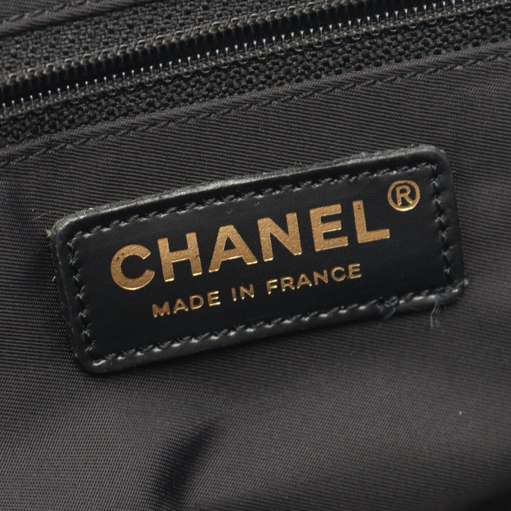 Chanel Tote Bag New Travel Line PM Black Leather PM — view 4