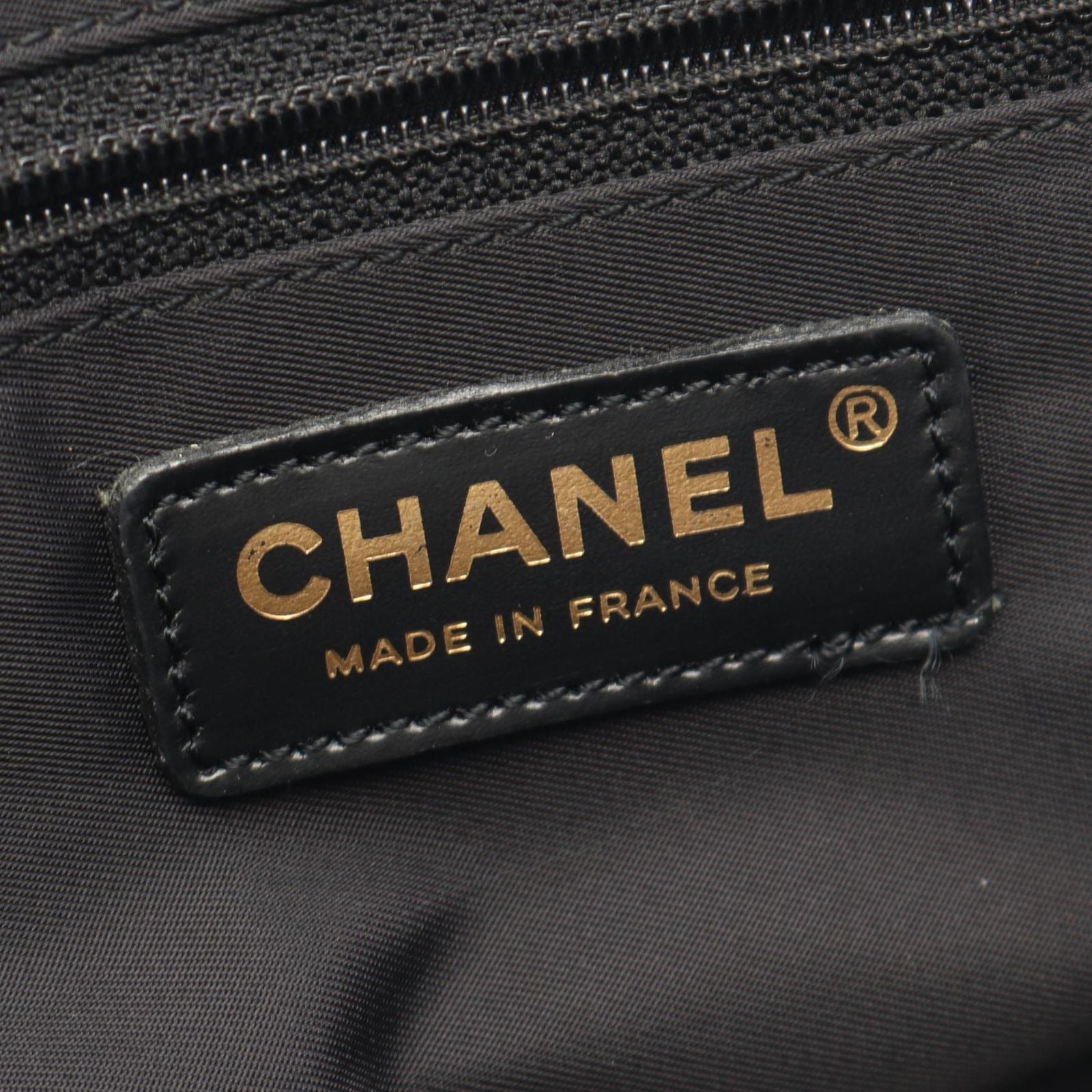 Chanel Tote Bag New Travel Line PM Black Leather PM — view 4