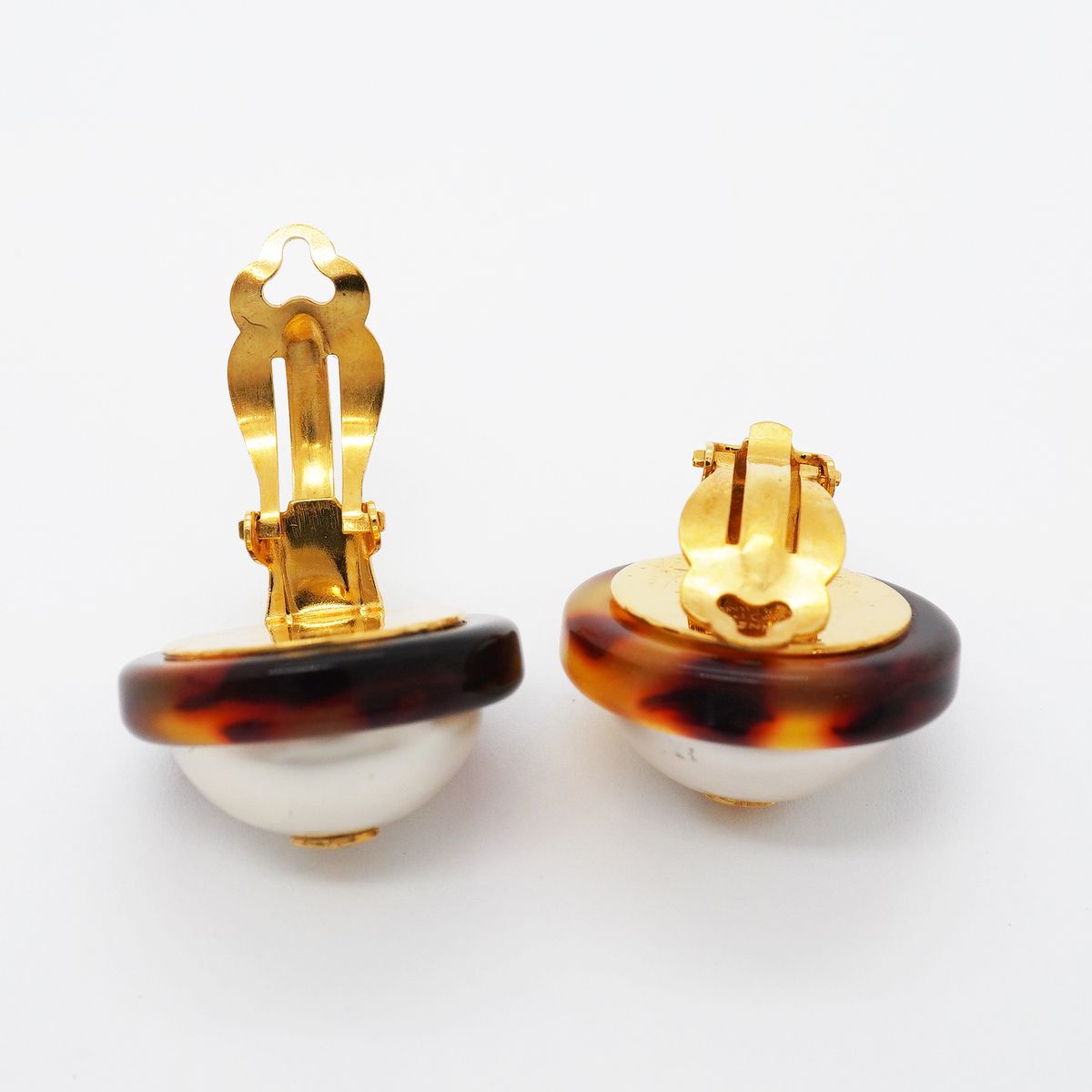 Chanel Earrings Vintage CC Logo Tortoiseshell Pattern Round — view 3