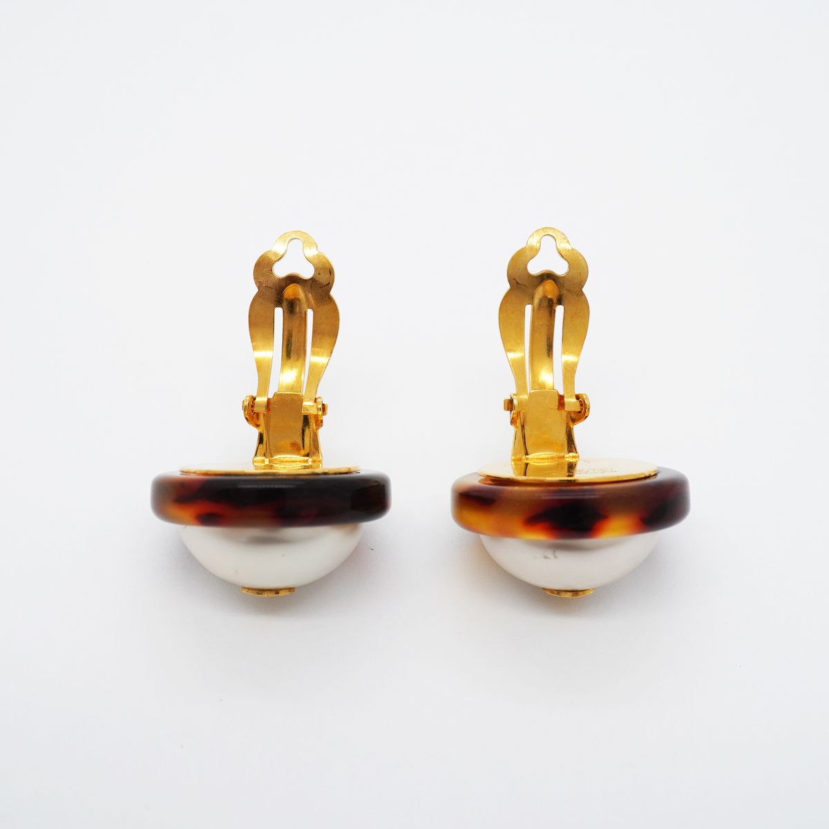 Chanel Earrings Vintage CC Logo Tortoiseshell Pattern Round — view 7