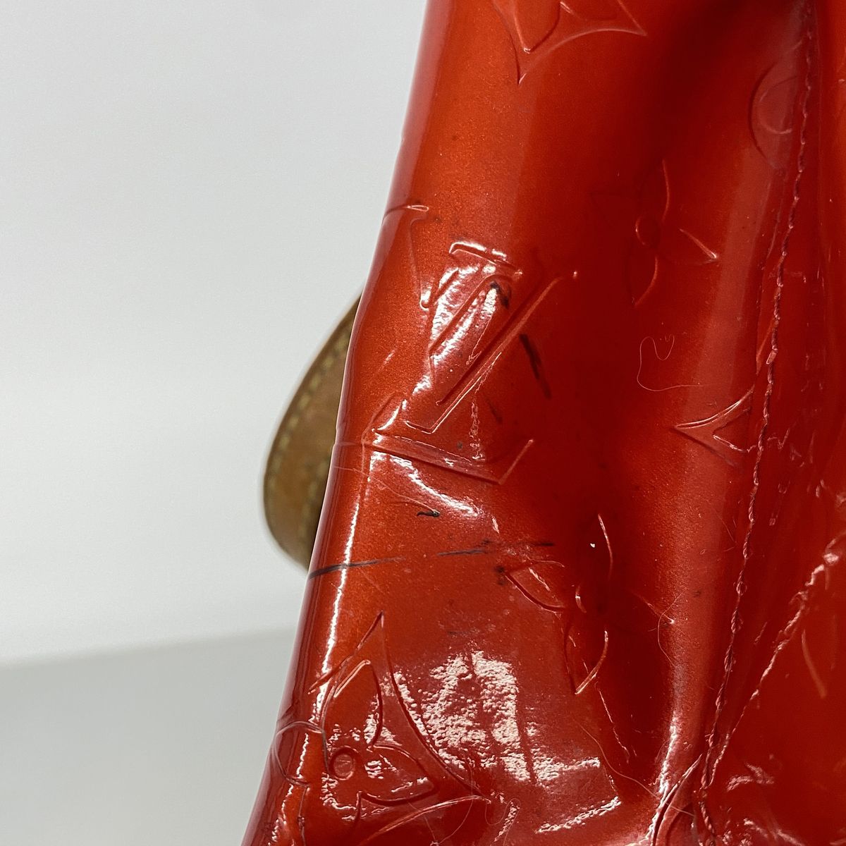 Louis Vuitton Vernis Reed PM Rouge Handbag — view 8