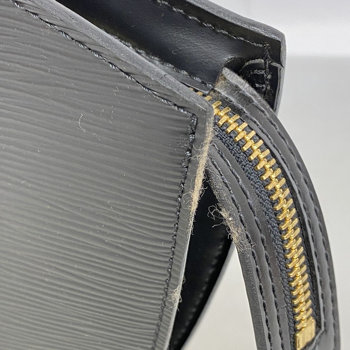 Louis Vuitton Shoulder Bag Epi Saint Jacques Poignet Long Noir — view 6