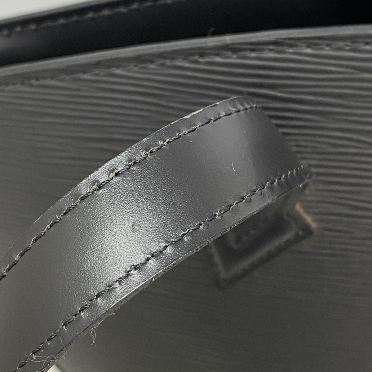 Louis Vuitton Shoulder Bag Epi Saint Jacques Poignet Long Noir — view 8
