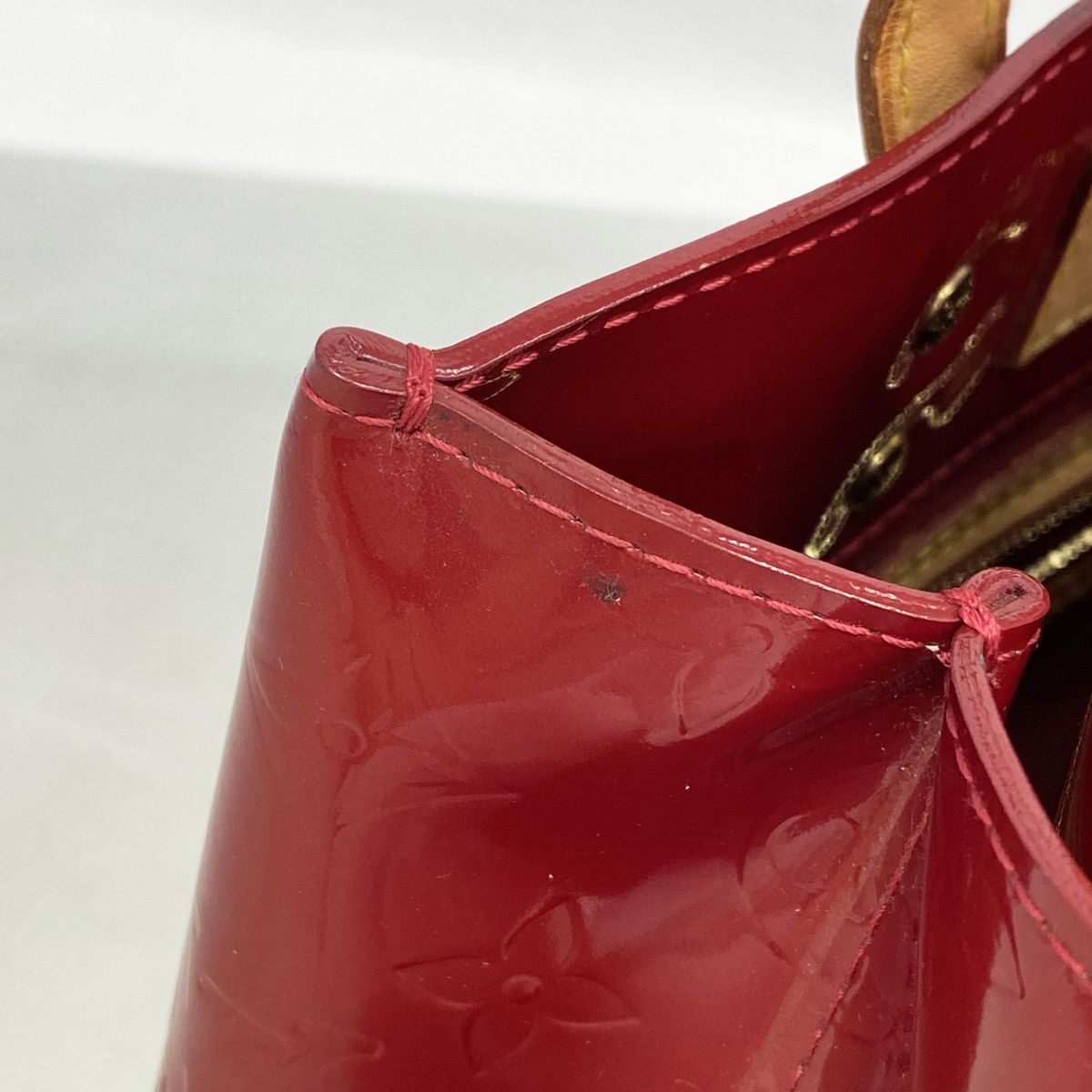 Louis Vuitton Vernis Reed PM Pomme D'amour Handbag — view 8
